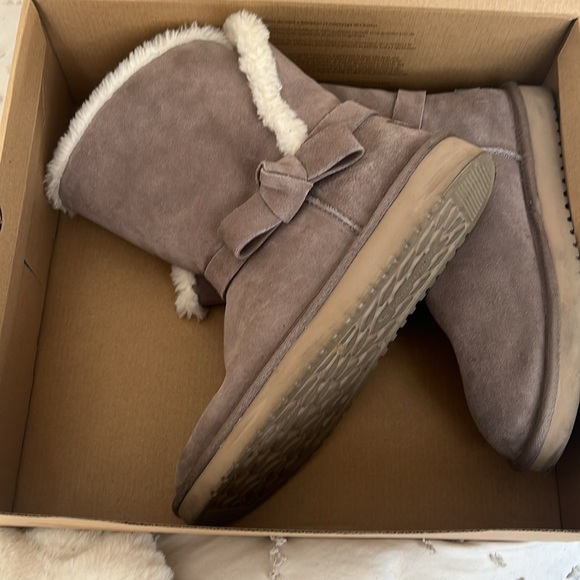Kookaburra Uggs! - Picture 3 of 8